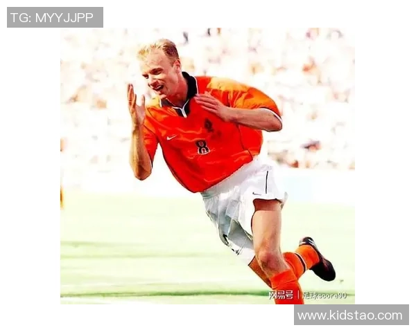 足球明星背面高清照片展现运动魅力与风采的完美瞬间